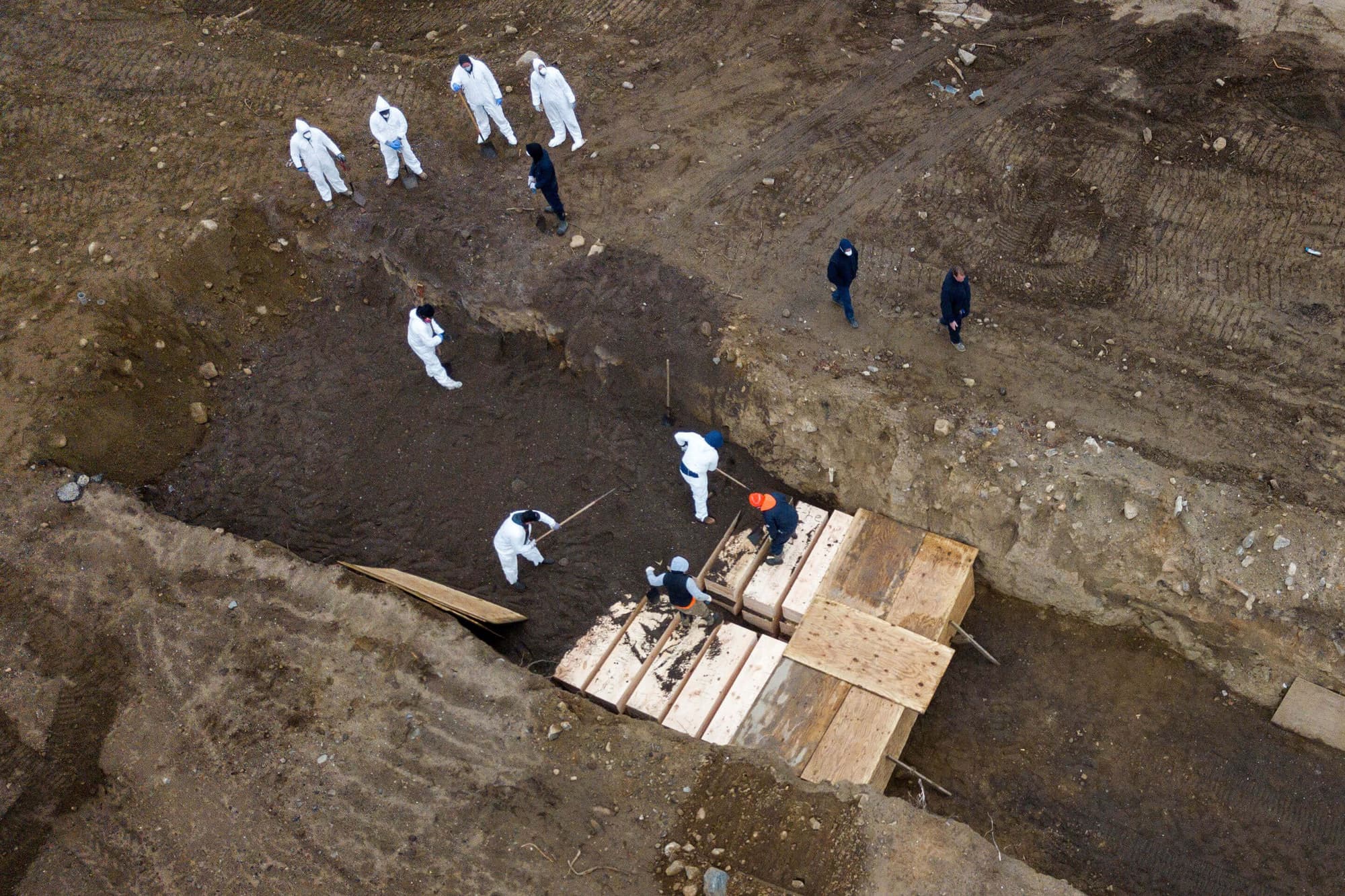 Drone pictures show bodies being buried on New York's Hart Island Drone pictures show bodies being buried on New York's Hart Island